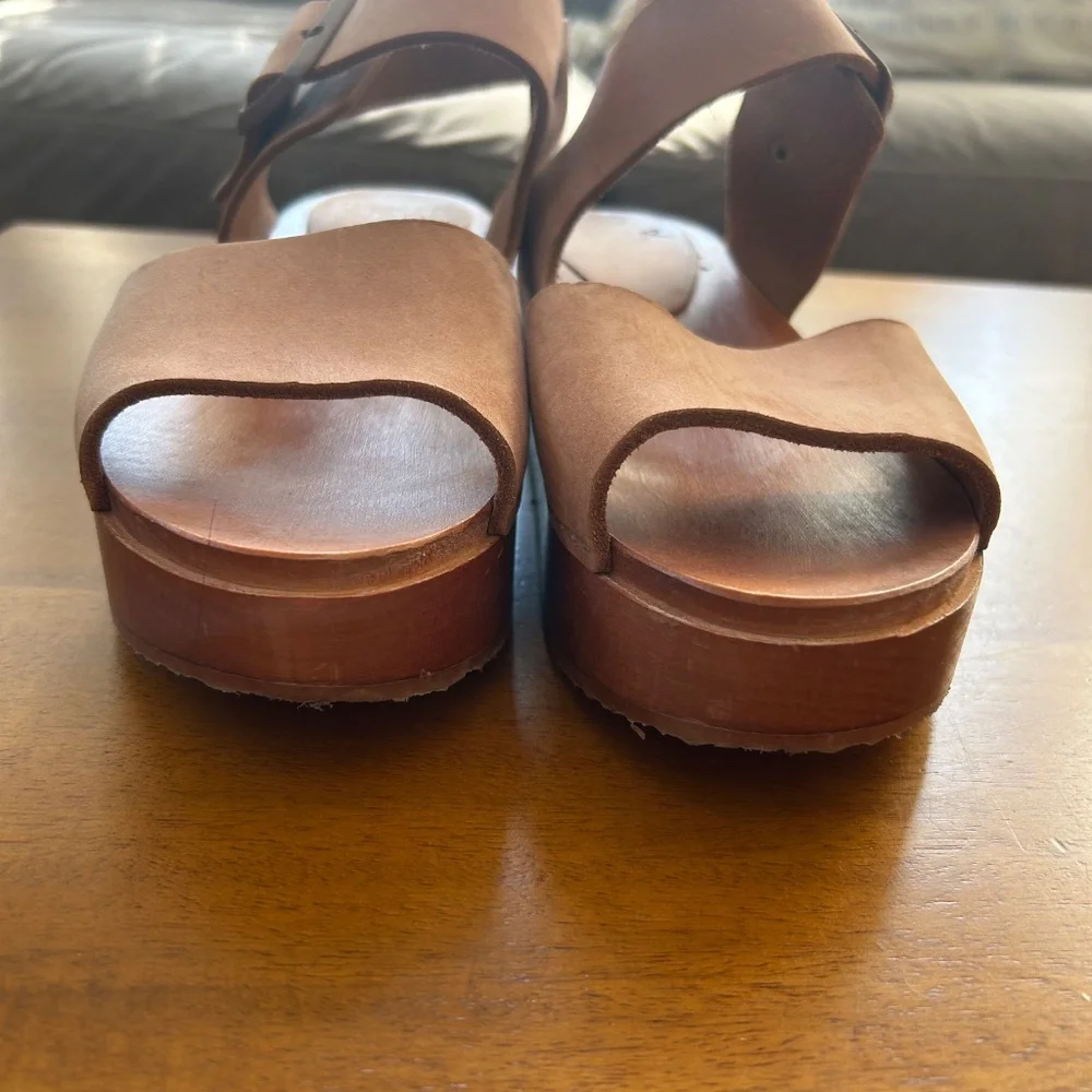 Bryr Platform Sandals - Picture 4 of 5